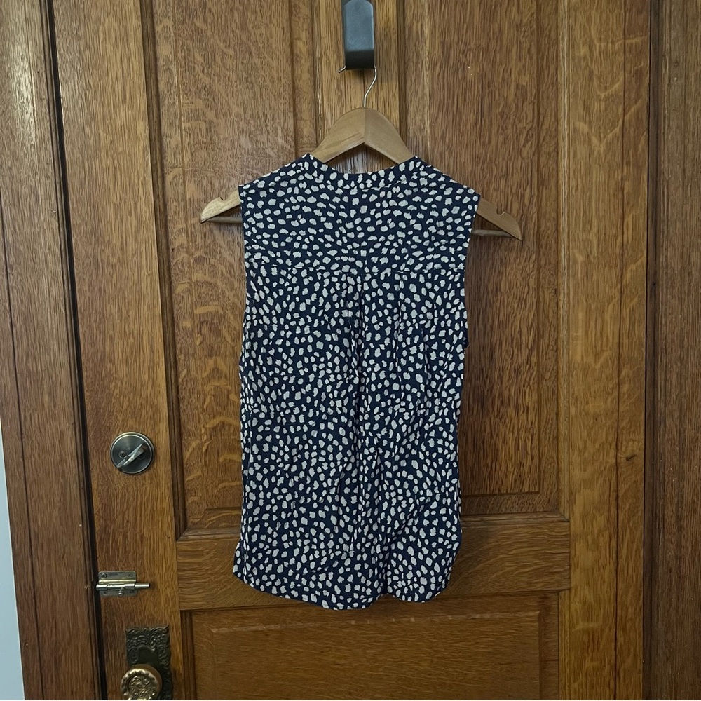 Joie Navy White Patterned Spot Sleeveless Button Down Blouse Front Tie 100% Silk - Picture 8 of 9